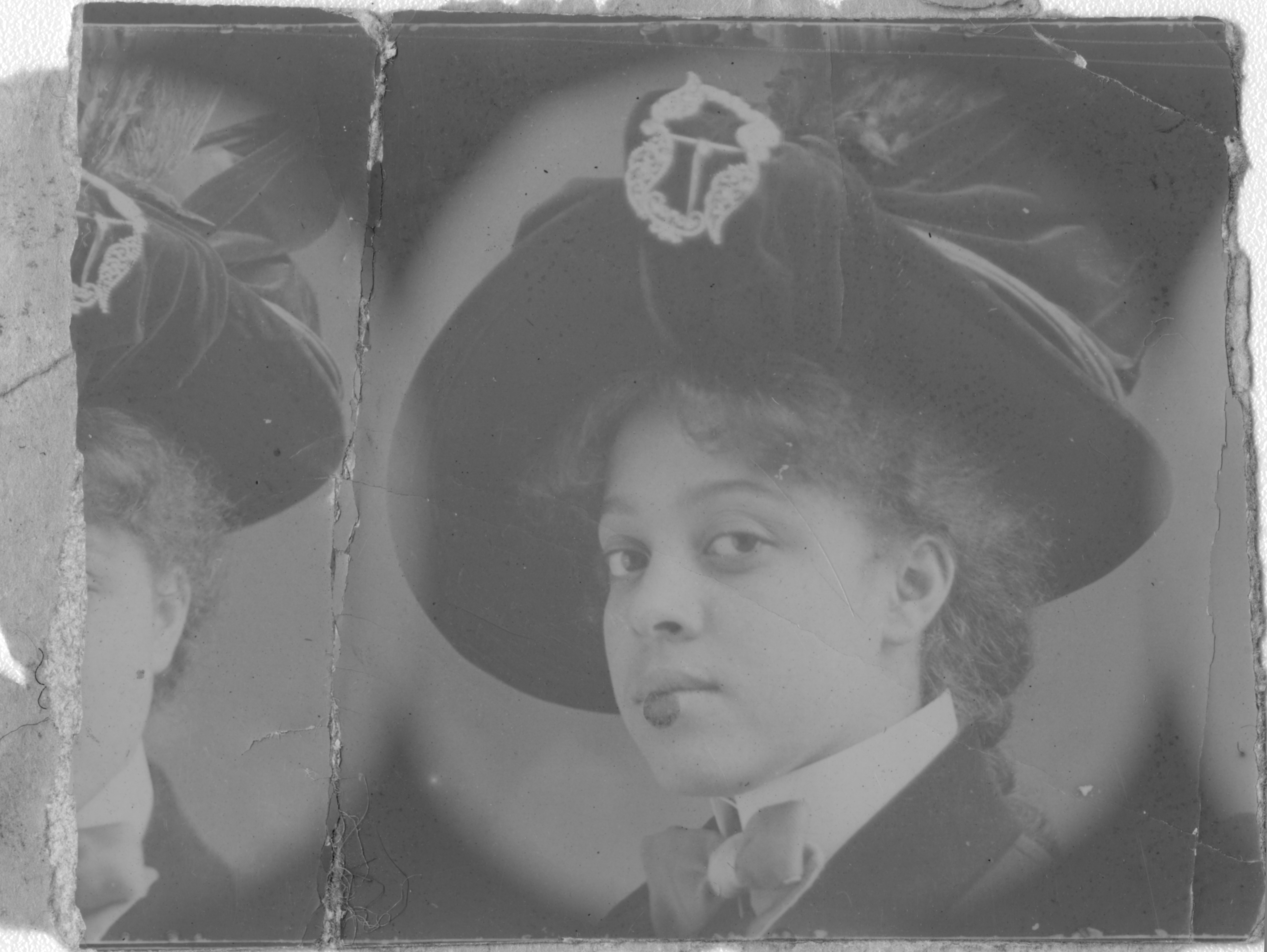 Portrait of Bessie Couture, late 19th to early 20th century